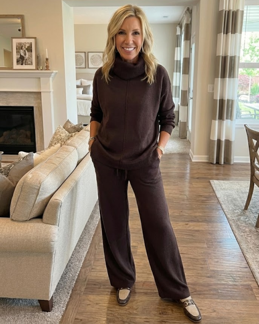 Set de damă din două piese cu guler înalt conceput pentru confort și eleganță®