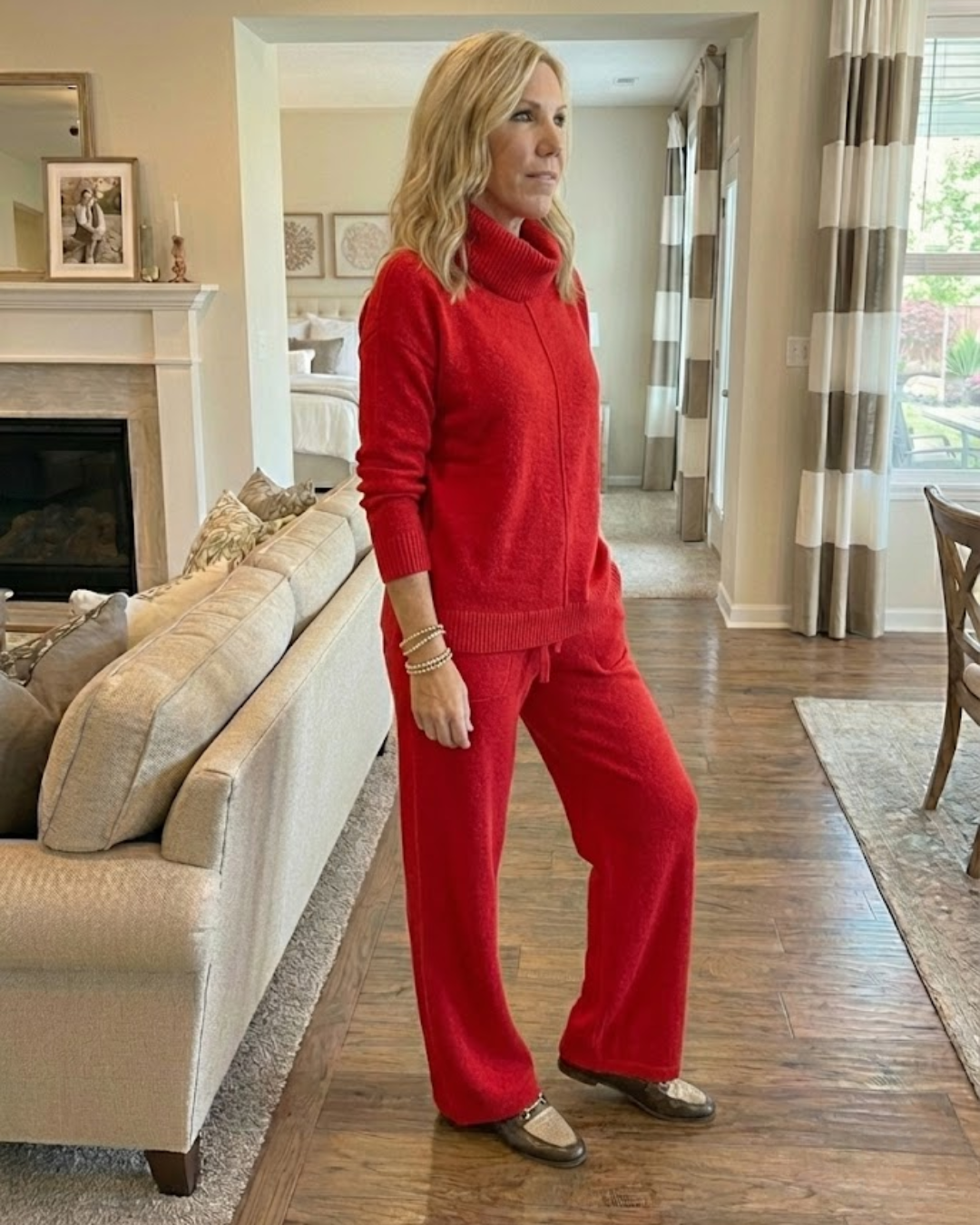 Set de damă din două piese cu guler înalt conceput pentru confort și eleganță®